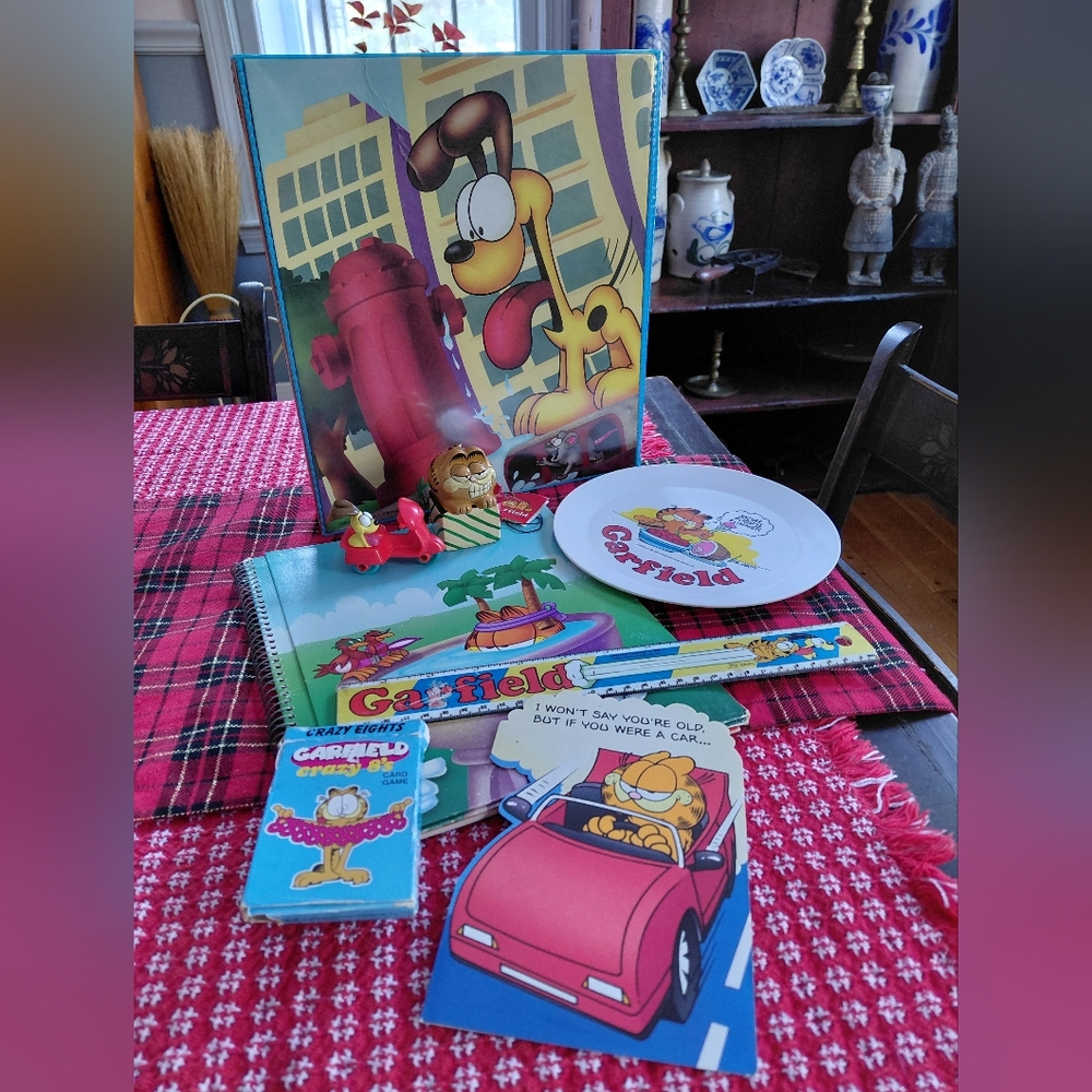 Vintage 70s Garfield cat Odie ornament cards figure & trapper keeper collection